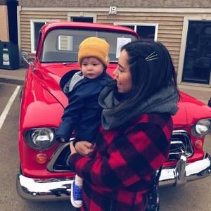 Meet your Posher, Anahí